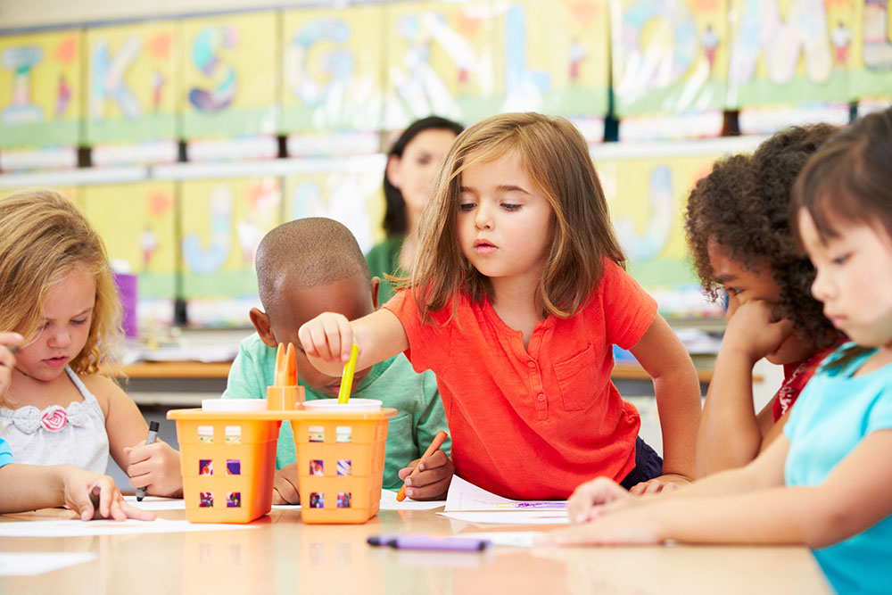 children in art class at a Preschool & Daycare Serving New Braunfels, TX