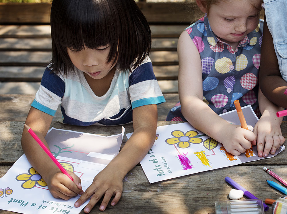 friends drawing art at a Preschool & Daycare Serving New Braunfels, TX